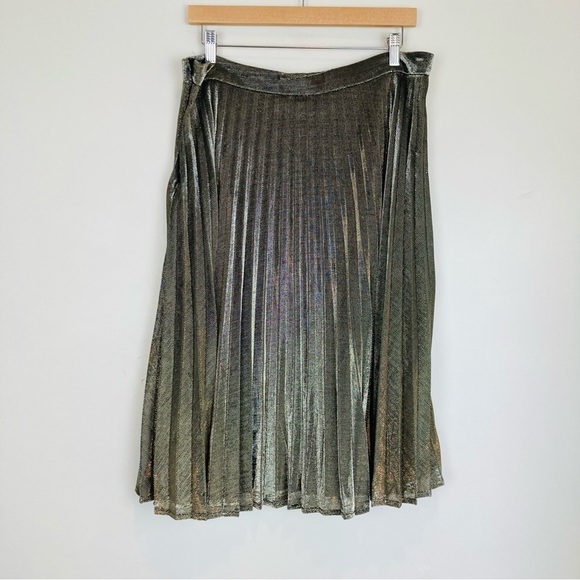 Lulu’s star shine pleated gold midi skirt. NWT size XL - Picture 6 of 7